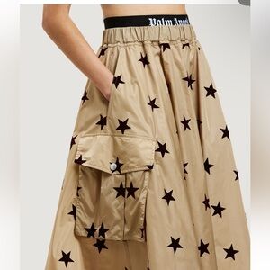 Very beautiful skirt. Had so many compliments with this